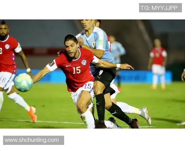 智利队在友谊赛中以2比0战胜秘鲁队展现强劲实力