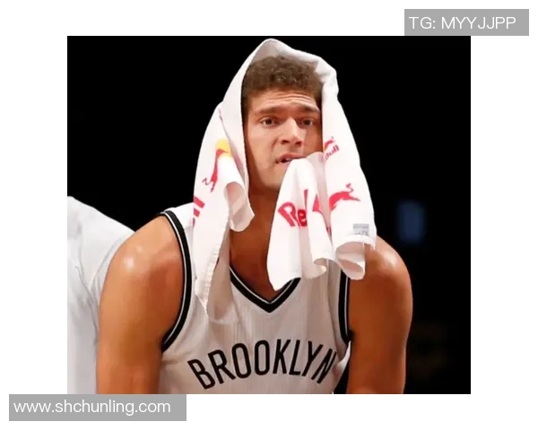 布鲁克洛佩斯：从篮球场上的巨人到全能战士的华丽转身