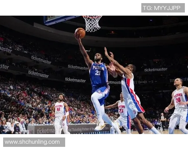 底特律活塞与费城76人激战正酣谁能在NBA赛场上笑到最后